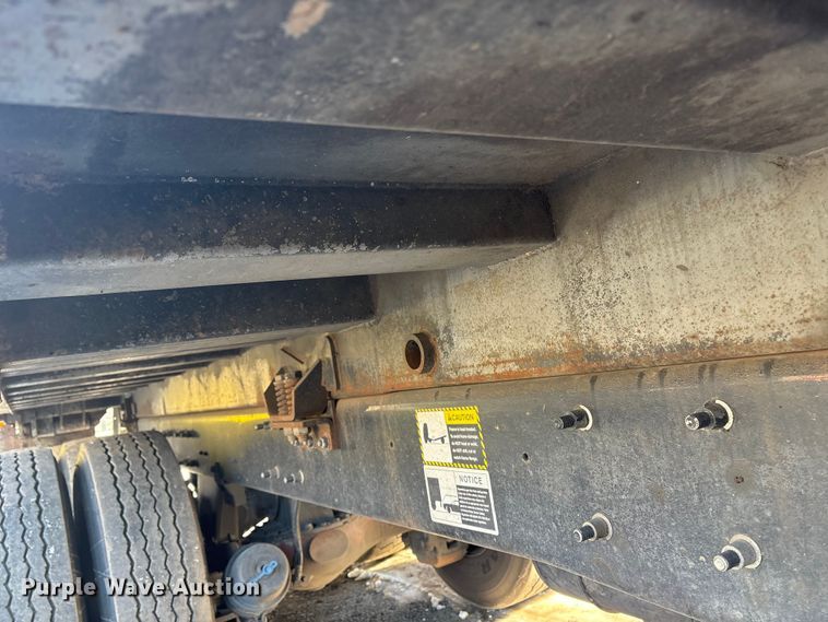 image for item DT2842 2011 Mack LEU613 refuse truck