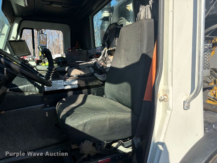 image for item DT2842 2011 Mack LEU613 refuse truck