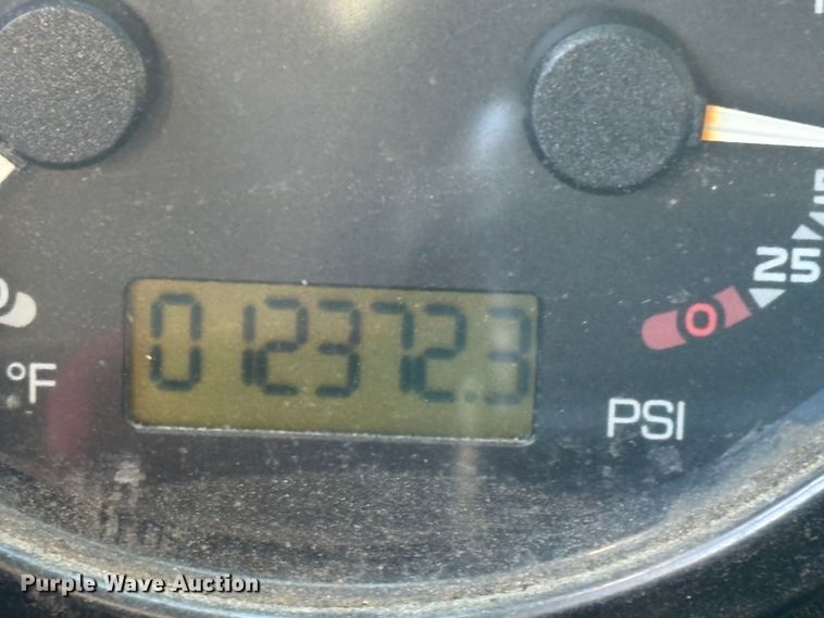 image for item DT2842 2011 Mack LEU613 refuse truck