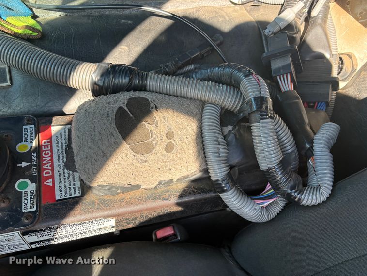 image for item DT2842 2011 Mack LEU613 refuse truck