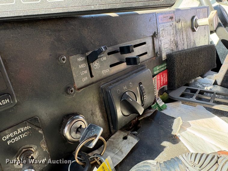 image for item DT2842 2011 Mack LEU613 refuse truck