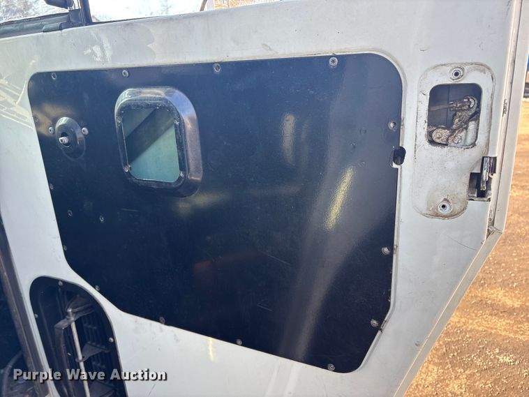 image for item DT2842 2011 Mack LEU613 refuse truck