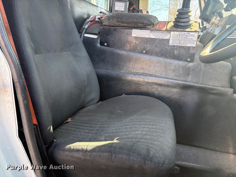 image for item DT2842 2011 Mack LEU613 refuse truck