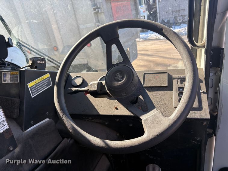 image for item DT2842 2011 Mack LEU613 refuse truck