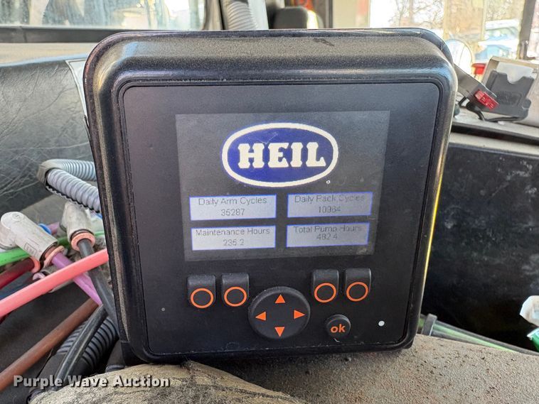 image for item DT2842 2011 Mack LEU613 refuse truck