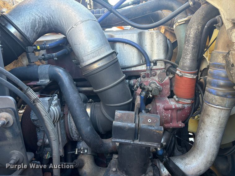 image for item DT2842 2011 Mack LEU613 refuse truck