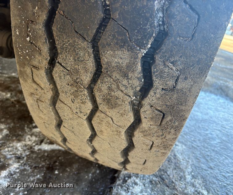 image for item DT2842 2011 Mack LEU613 refuse truck