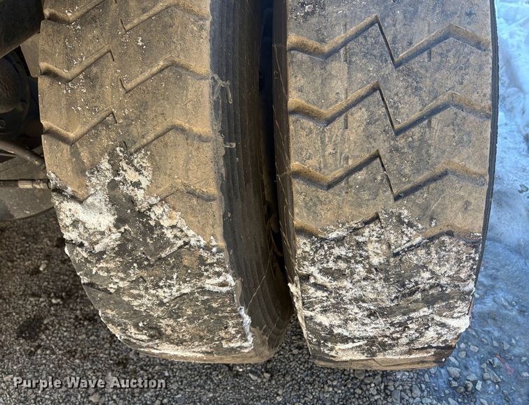 image for item DT2842 2011 Mack LEU613 refuse truck