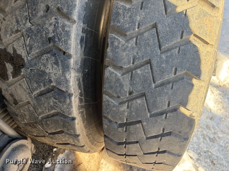 image for item DT2842 2011 Mack LEU613 refuse truck