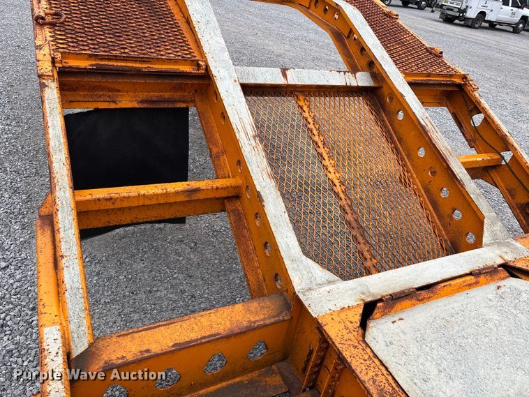 image for item DW7319 2005 Delavan Industries DDT car carrier