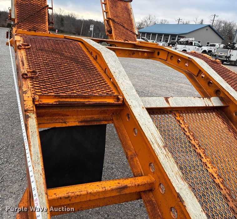 image for item DW7319 2005 Delavan Industries DDT car carrier