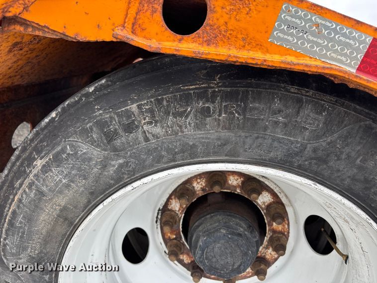 image for item DW7319 2005 Delavan Industries DDT car carrier