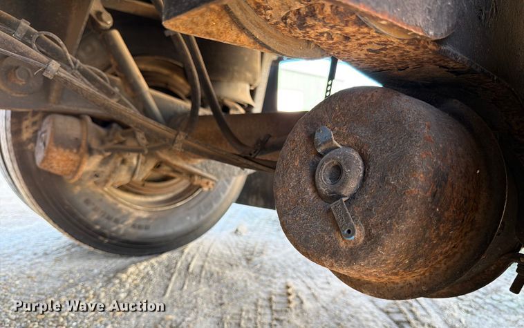 image for item DX5906 2012 Wabash dry van trailer