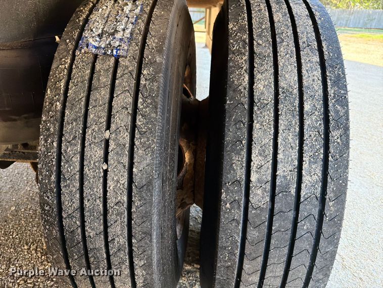 image for item DX5906 2012 Wabash dry van trailer