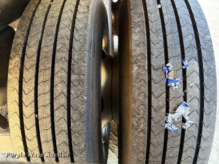 image for item DX5906 2012 Wabash dry van trailer