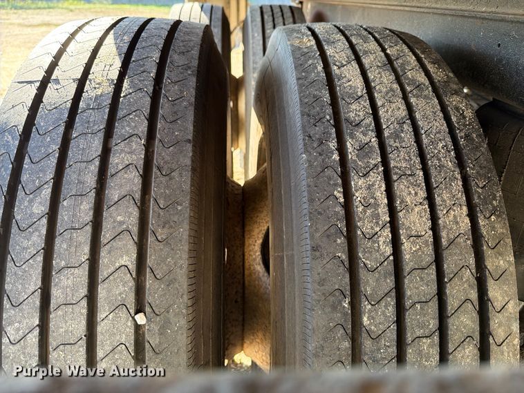 image for item DX5906 2012 Wabash dry van trailer