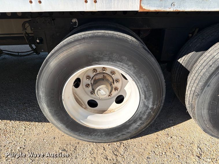 image for item DX5906 2012 Wabash dry van trailer