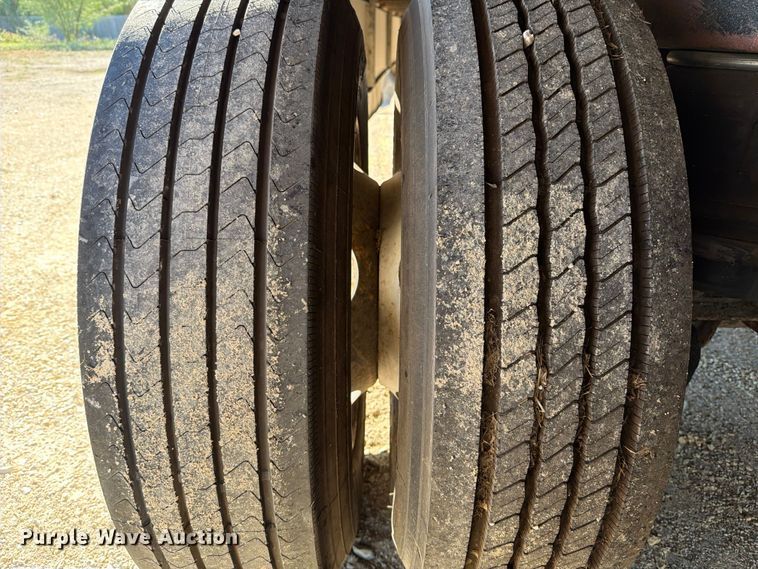 image for item DX5906 2012 Wabash dry van trailer