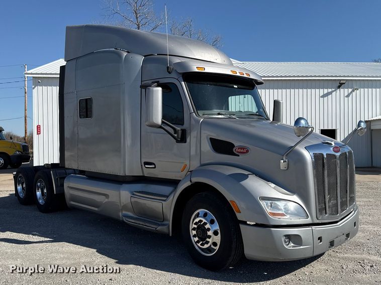 image for item DZ4391 2014 Peterbilt 579 semi truck