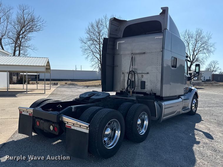 image for item DZ4391 2014 Peterbilt 579 semi truck