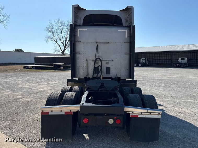 image for item DZ4391 2014 Peterbilt 579 semi truck