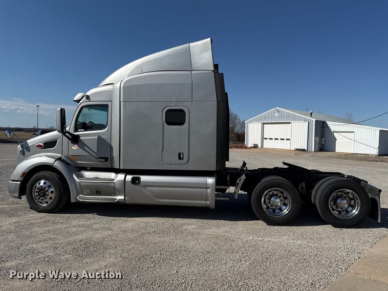 image for item DZ4391 2014 Peterbilt 579 semi truck