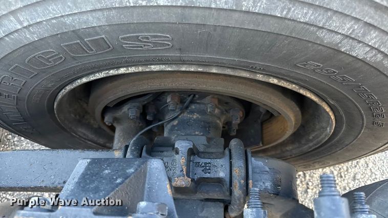 image for item DZ4391 2014 Peterbilt 579 semi truck