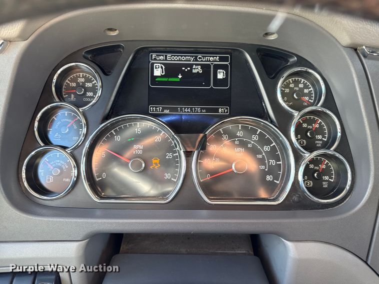 image for item DZ4391 2014 Peterbilt 579 semi truck