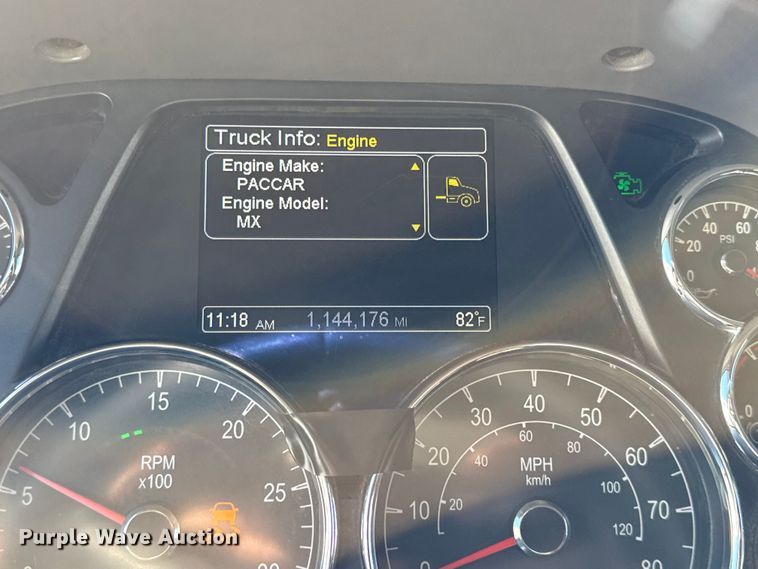 image for item DZ4391 2014 Peterbilt 579 semi truck