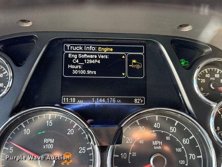 image for item DZ4391 2014 Peterbilt 579 semi truck