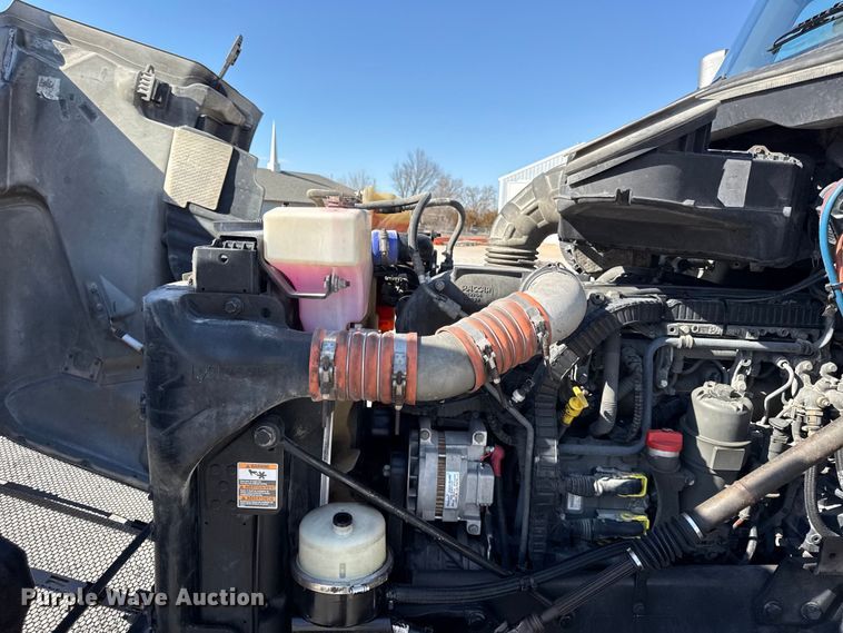 image for item DZ4391 2014 Peterbilt 579 semi truck