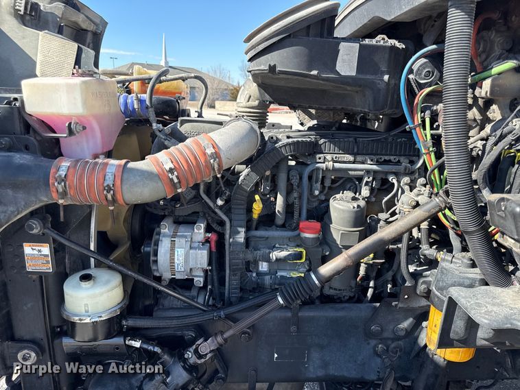 image for item DZ4391 2014 Peterbilt 579 semi truck