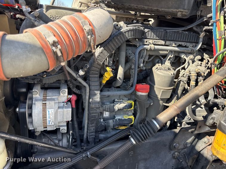 image for item DZ4391 2014 Peterbilt 579 semi truck