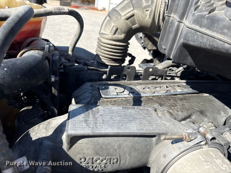 image for item DZ4391 2014 Peterbilt 579 semi truck