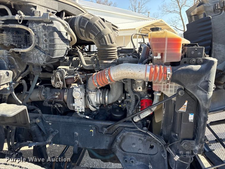 image for item DZ4391 2014 Peterbilt 579 semi truck