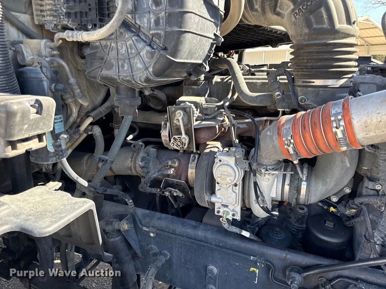 image for item DZ4391 2014 Peterbilt 579 semi truck