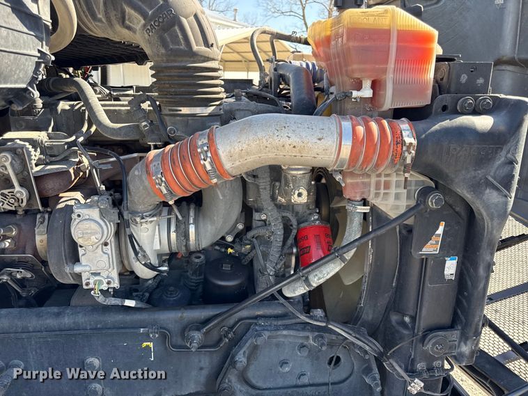 image for item DZ4391 2014 Peterbilt 579 semi truck