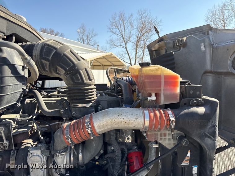 image for item DZ4391 2014 Peterbilt 579 semi truck