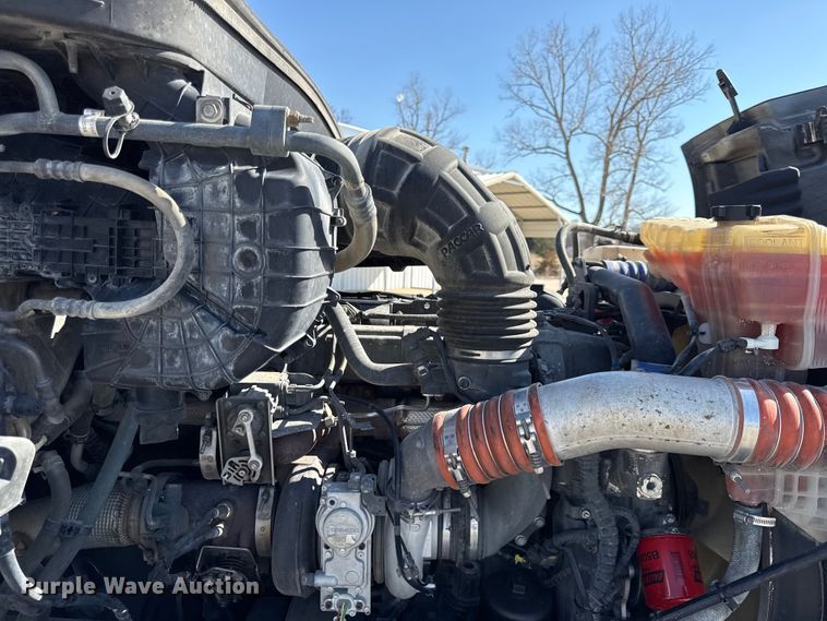 image for item DZ4391 2014 Peterbilt 579 semi truck