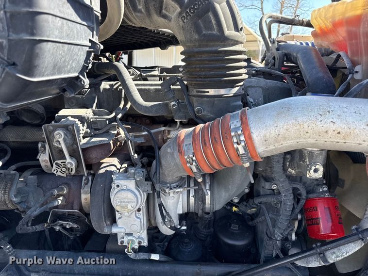 image for item DZ4391 2014 Peterbilt 579 semi truck