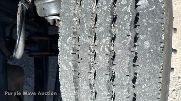 image for item DZ4391 2014 Peterbilt 579 semi truck