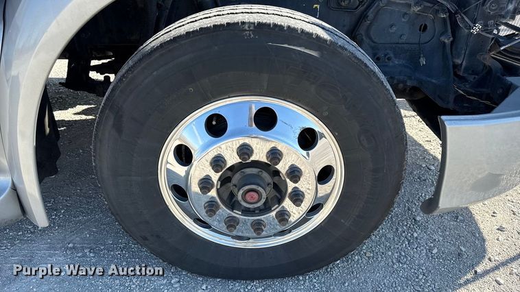 image for item DZ4391 2014 Peterbilt 579 semi truck