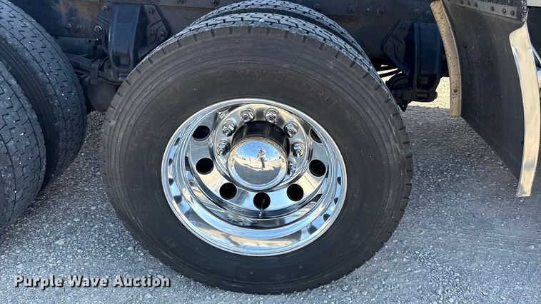 image for item DZ4391 2014 Peterbilt 579 semi truck