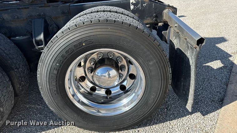 image for item DZ4391 2014 Peterbilt 579 semi truck