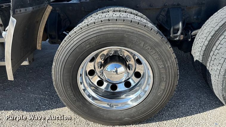 image for item DZ4391 2014 Peterbilt 579 semi truck