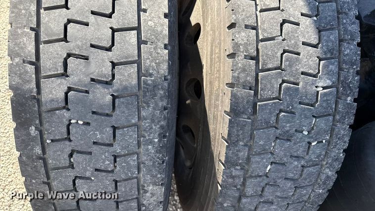 image for item DZ4391 2014 Peterbilt 579 semi truck