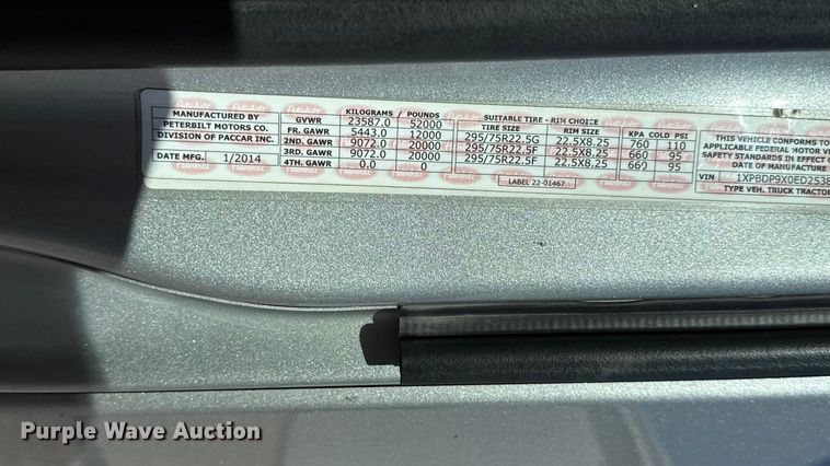 image for item DZ4391 2014 Peterbilt 579 semi truck