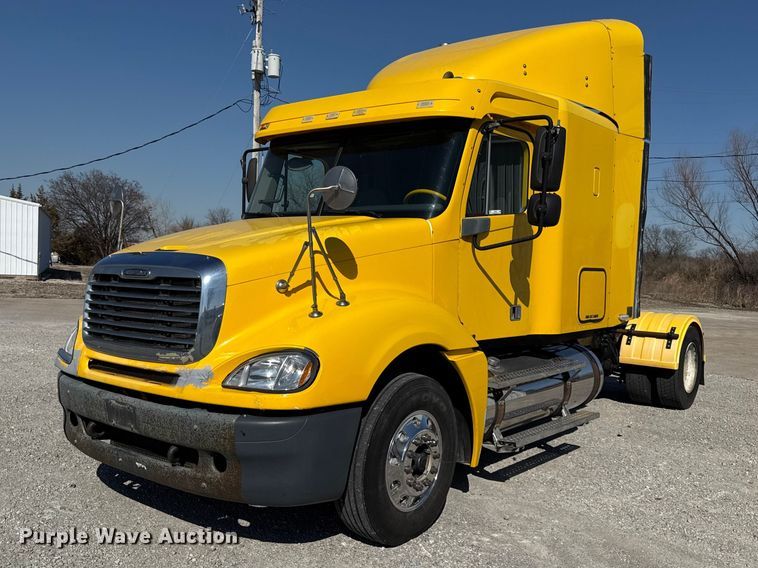 image for item DZ4392 2005 Freightliner Columbia semi truck