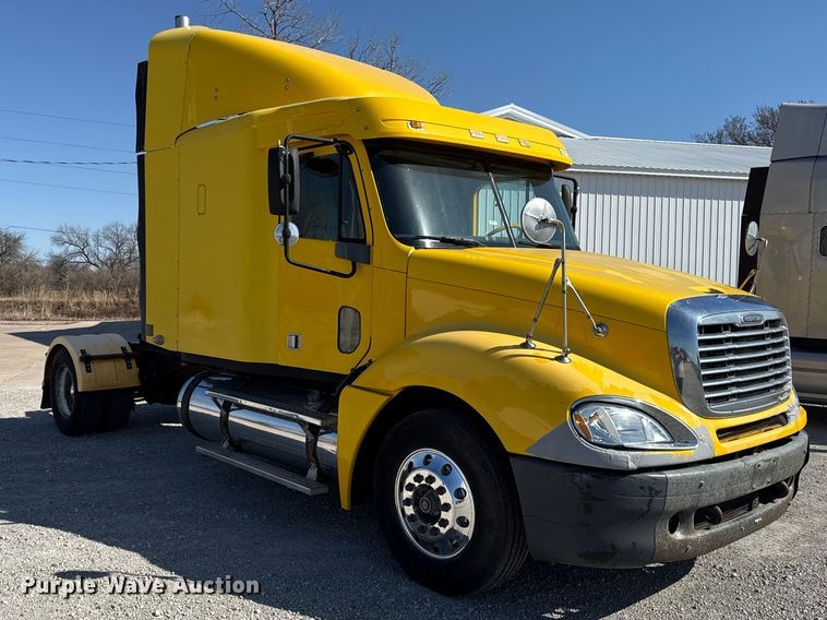 image for item DZ4392 2005 Freightliner Columbia semi truck