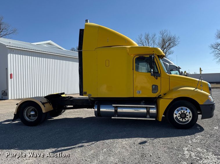 image for item DZ4392 2005 Freightliner Columbia semi truck